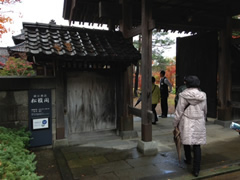 昭和9年に建てられたといわれる松籟閣を見学しました。